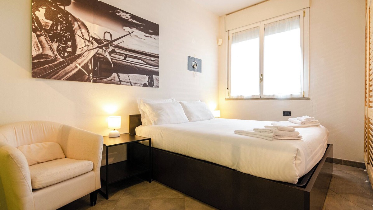 Cirenaica Apartment | Large studio flat with private car park