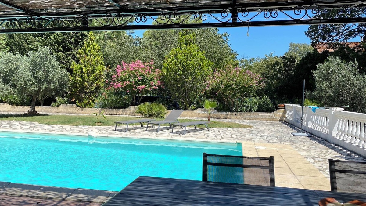 Sillans-la Cascade Cottage | Large Studio + private swimming pool 50m2 * 1500m2 garden * Proximity Cascade