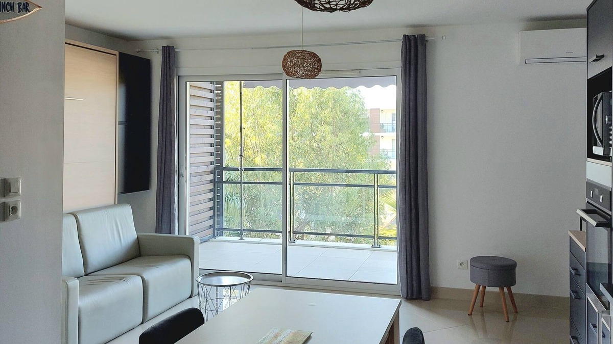 Gruissan Apartment | Large Studio in quiet residence 300m from the beach
