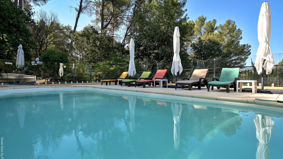 La Bouilladisse Apartment | Large studio with terrace and pool view