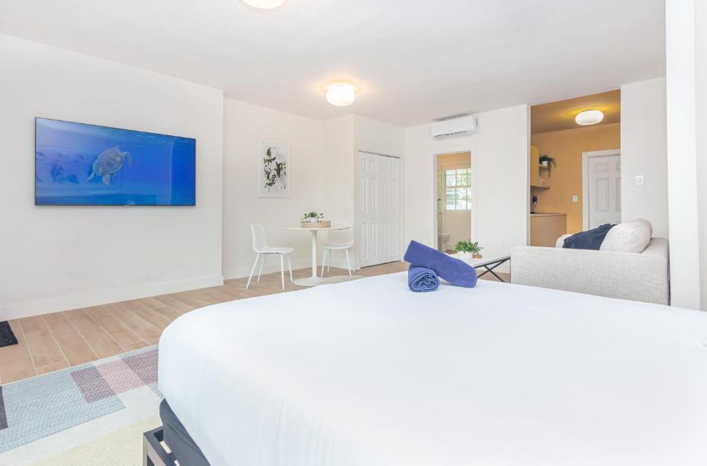 El Portal Apartment | Large Stylish Studio Apartment In El Portal #3