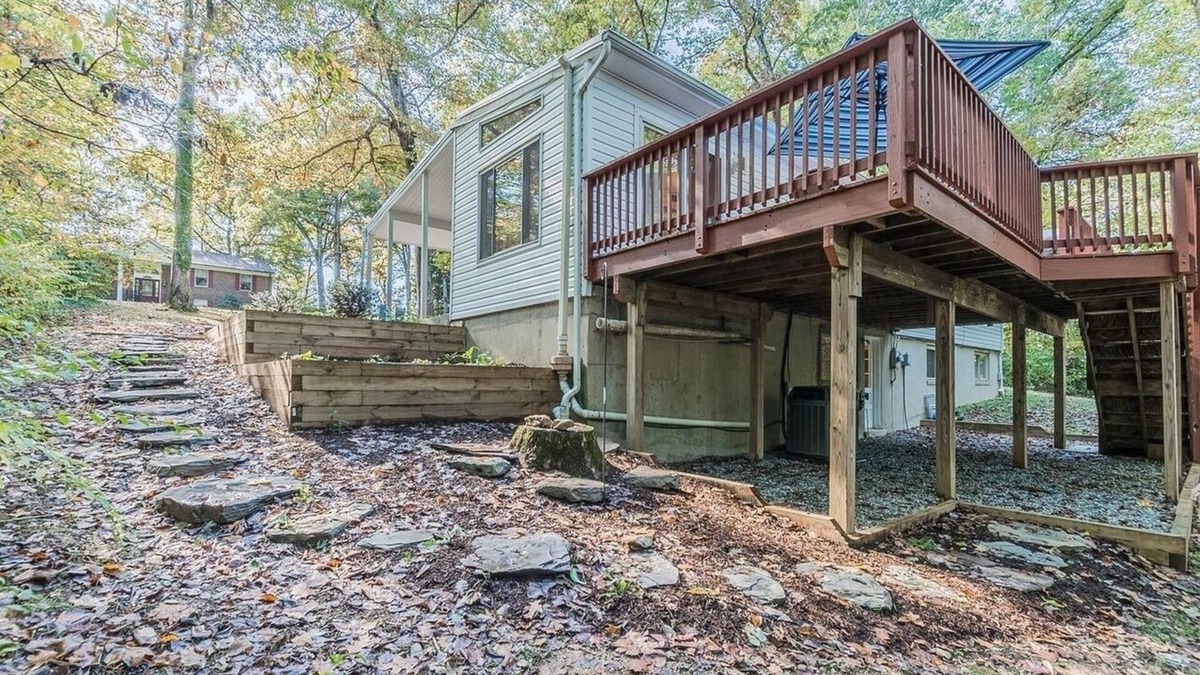 Springfield Apartment | Large Stylish Suite on Private Wooded Lot near DC