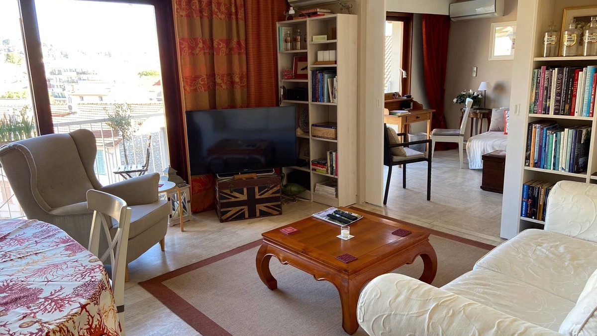 Prado - Republique Apartment | Large sunny flat just minutes from the Croisette, Cannes, with PRIVATE PARKING