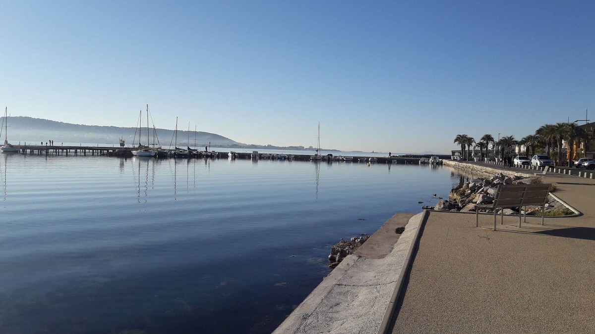 Balaruc-les-Bains Apartment | Large T2 (1 bedroom) 50m2 - CURE area (50m), Beaches, Center + WIFI + residence parking