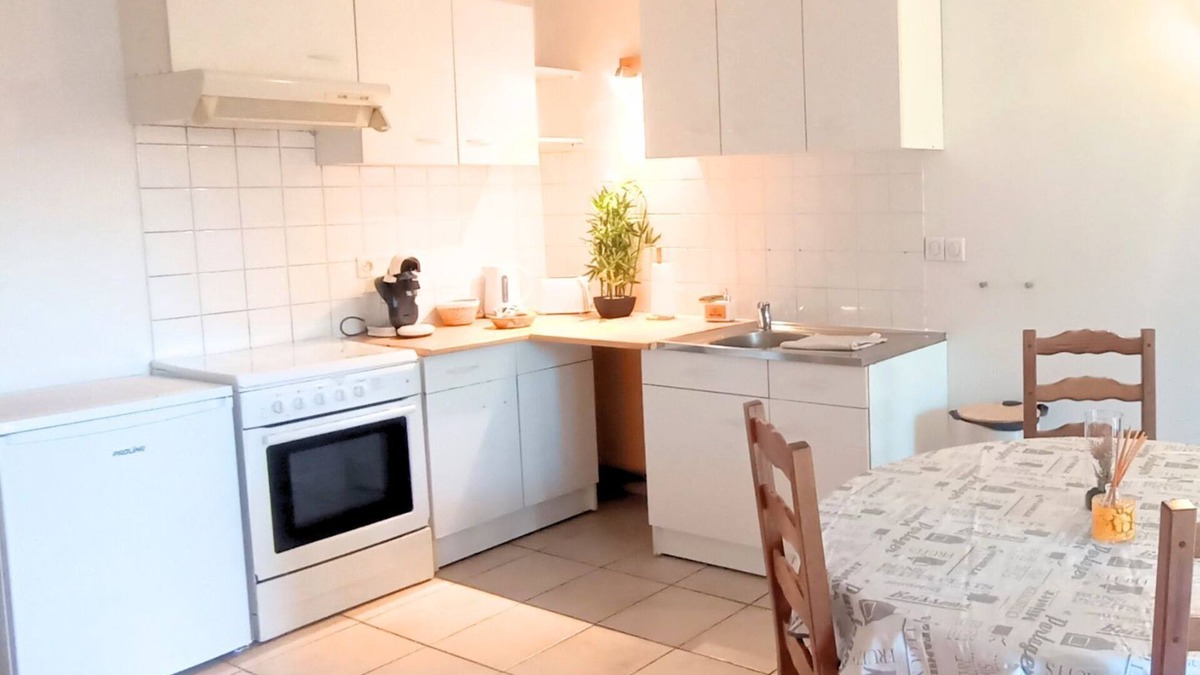 Trets Apartment | Large T2 in QUIET countryside with GARDEN