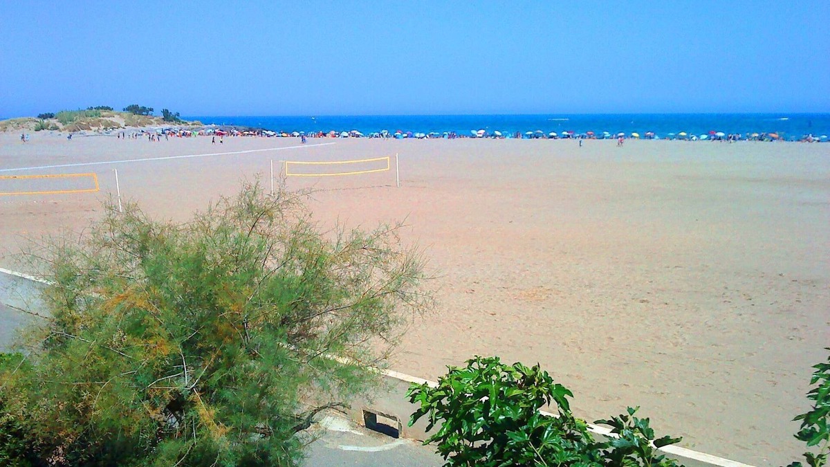 Saint-Pierre-la-Mer Apartment | Large T4 15 meters from the beach - Panoramic sea view