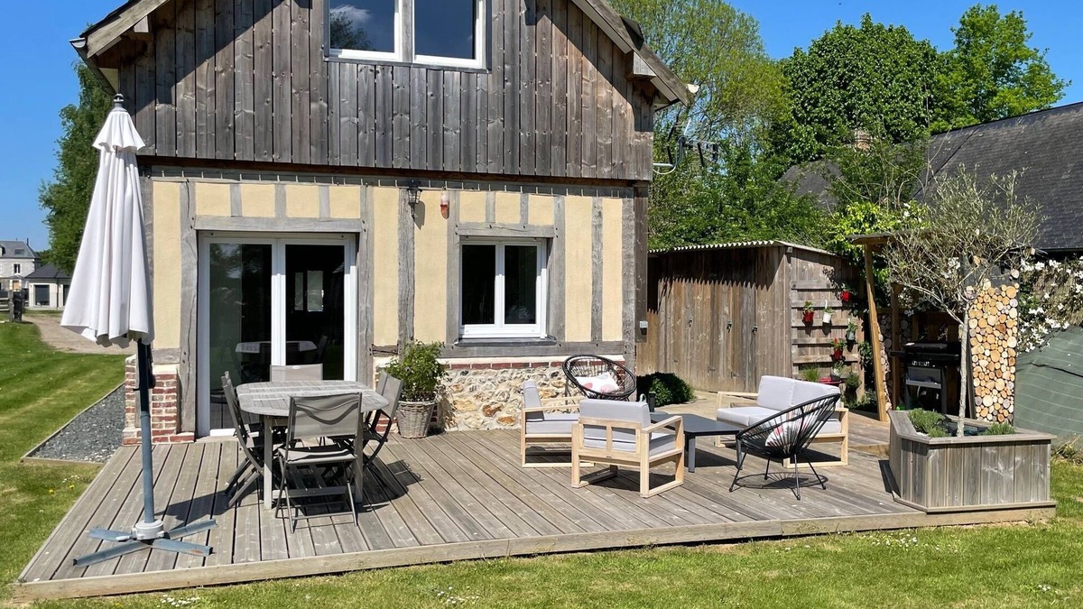 Boulleville Cottage | Large TERRACE Gîte, ALL COMFORT, Countryside NEAR HONFLEUR and BEACH