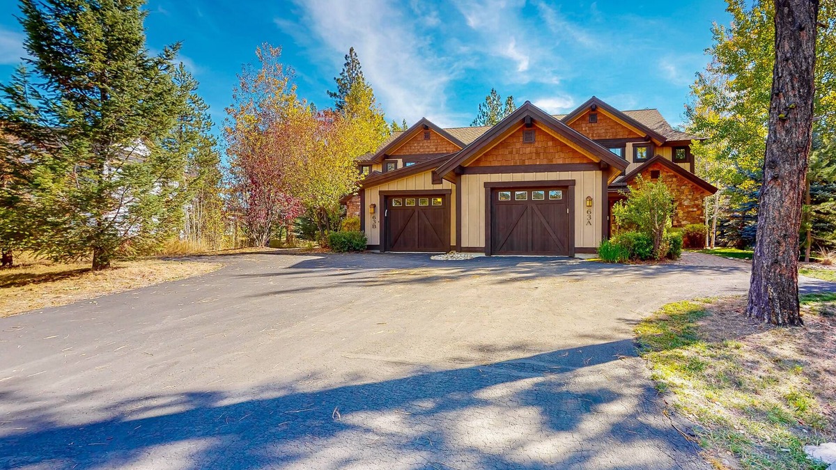 McCall House | Large townhome with outdoor kitchen, open-air fireplace & mountain views