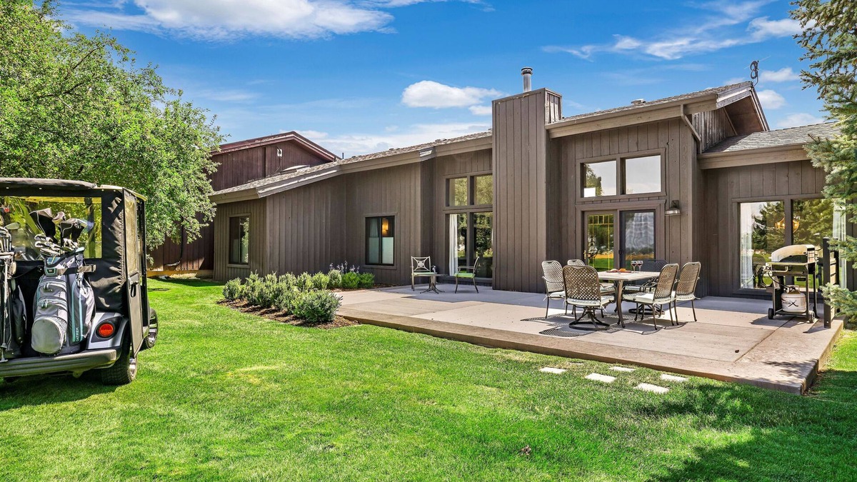 Jerome House | Large Townhouse on 18th green- beautiful location, indoor golf simulators 4 rent