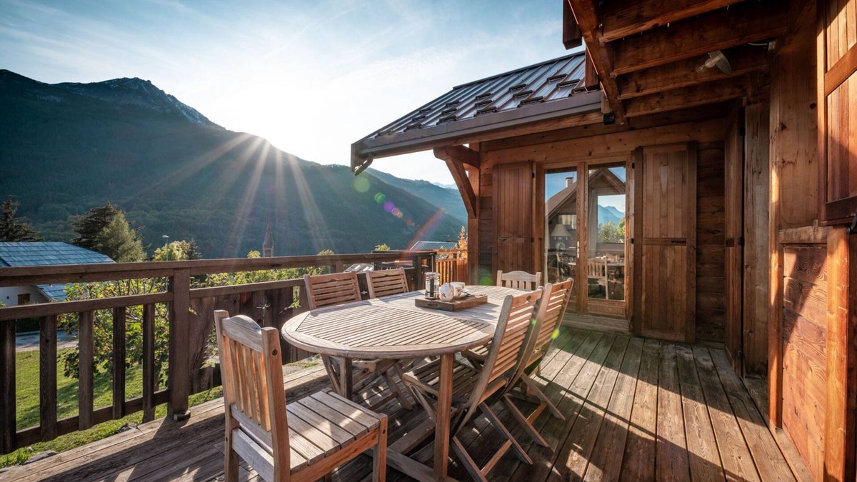 Saint-Chaffrey Ski Chalet | Large traditional alpine Chalet close to slopes with fantastic views