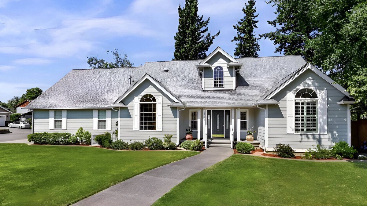 Everson House | Large Traveler friendly 3 bedroom Rambler minutes to amenities!