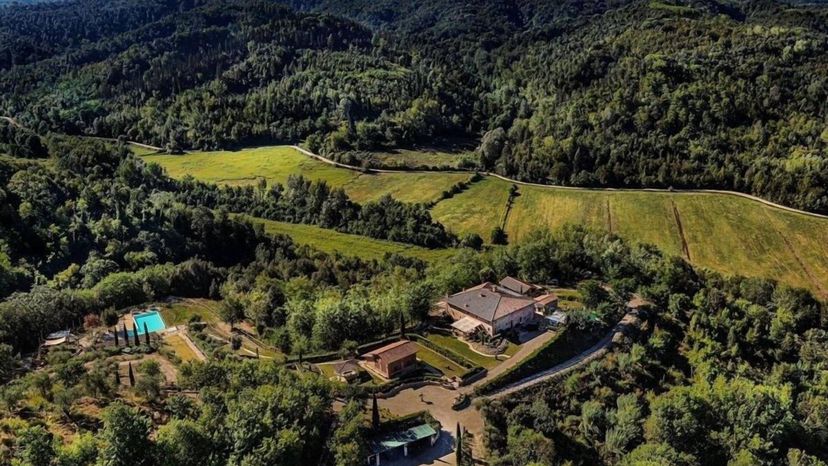Bucciano Villa | Large Tuscan villa near Florence with private pool and accommodations for up to 21 guests
