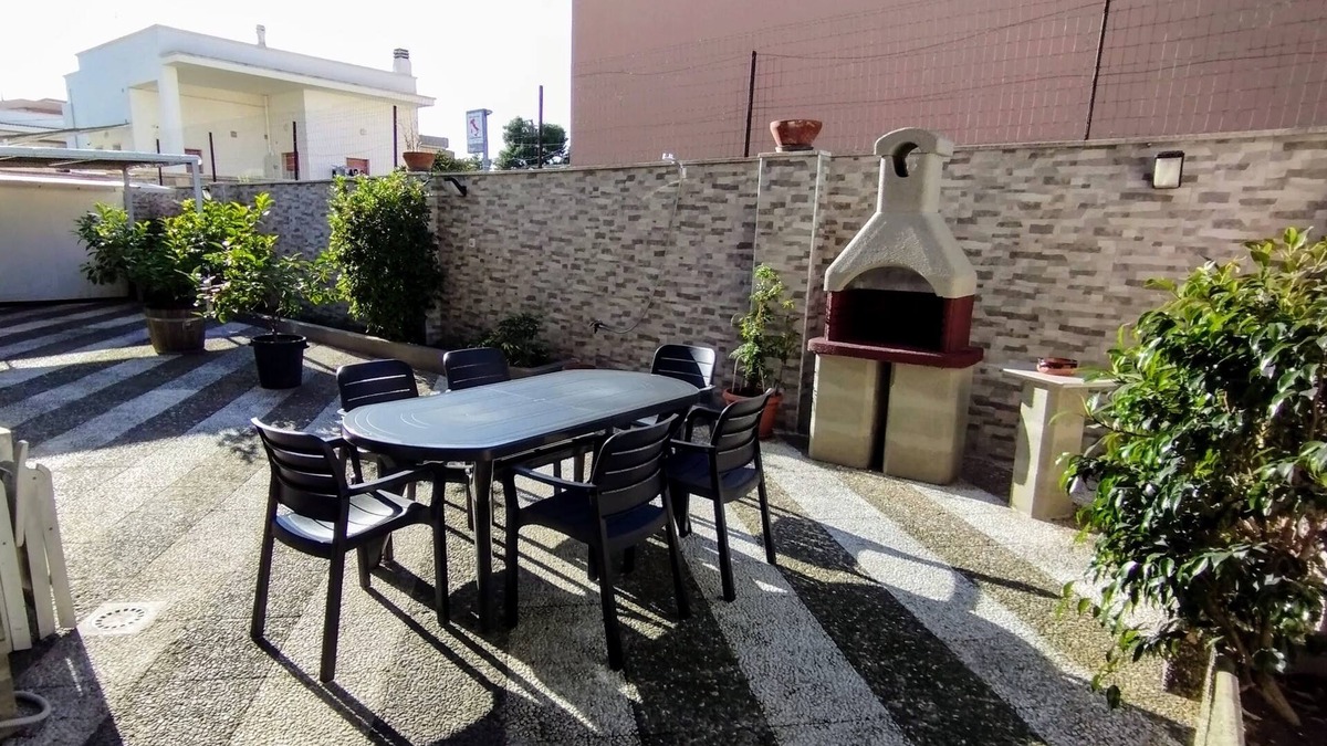 Lizzano Apartment | Large two-room apartment with garden and barbecue 7km from the sea