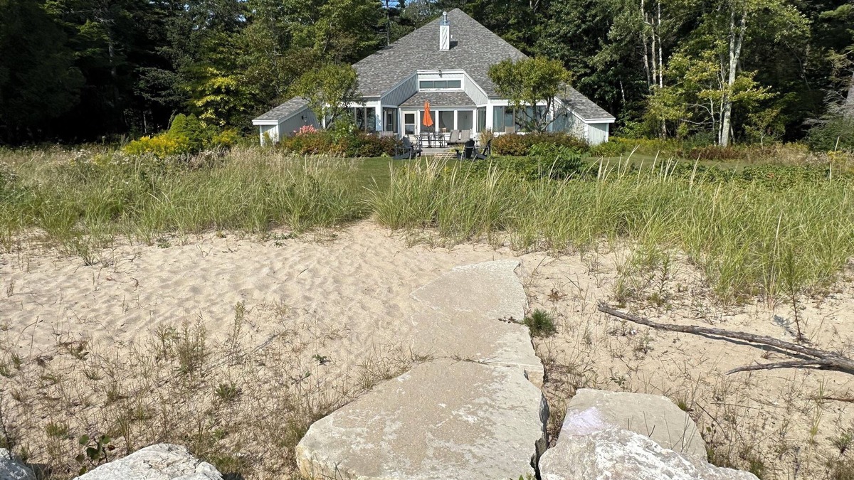 Oostburg House | Large Unique & Artistic Lake Michigan Beach House/Awesome Game Room
