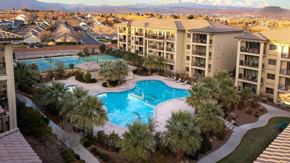 St. George Condo | Large Upper Floor Suite | 4 Bdrms | Mojave Skies