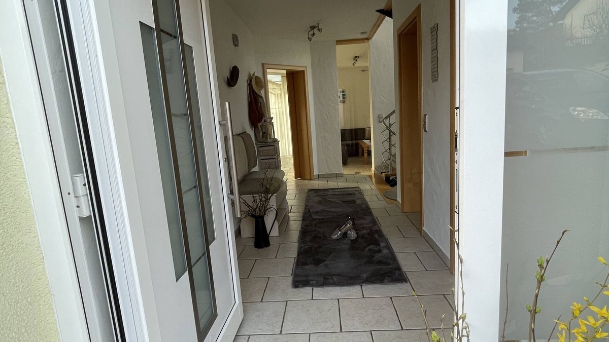 Nieder-Werbe House | Large vacation apartment (120m²) with "beautiful view" Garden with playground