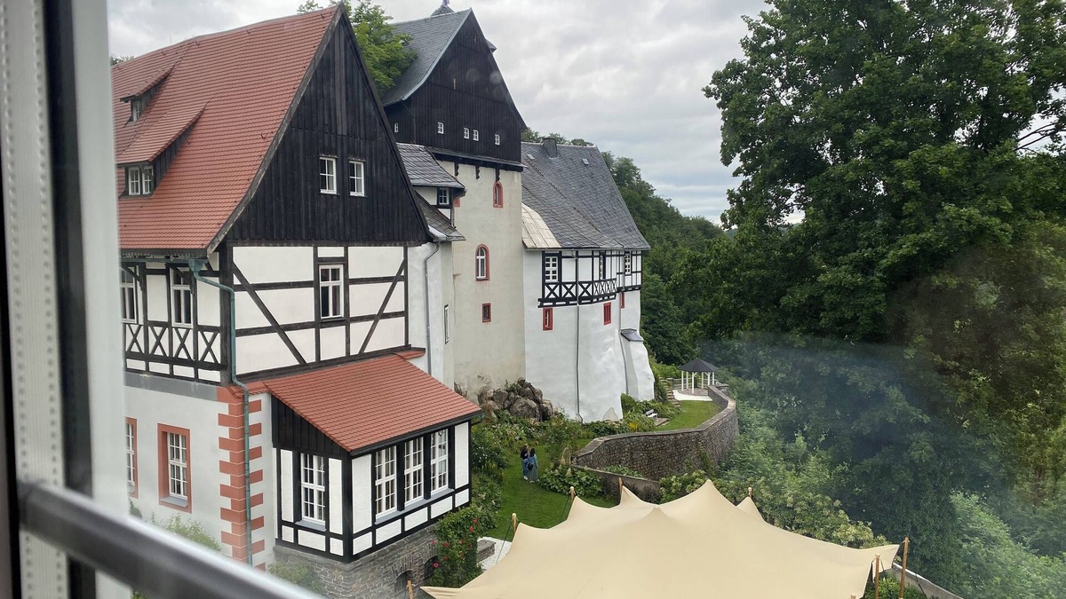 Lengefeld Apartment | Large vacation apartment right next to Rauenstein Castle