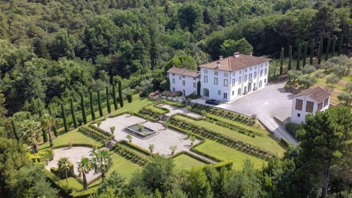 SantʼAndrea di Compito Villa | Large vacation villa rental Tuscany, lucca, pool, Wi-Fi, AC, wedding