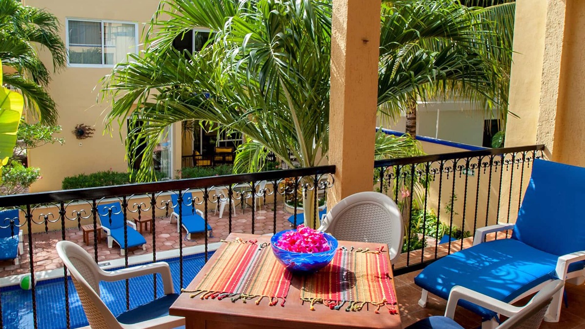 Puerto Morelos Apartment | Large, very popular, airy apartment with kitchen and shaded private balcony
