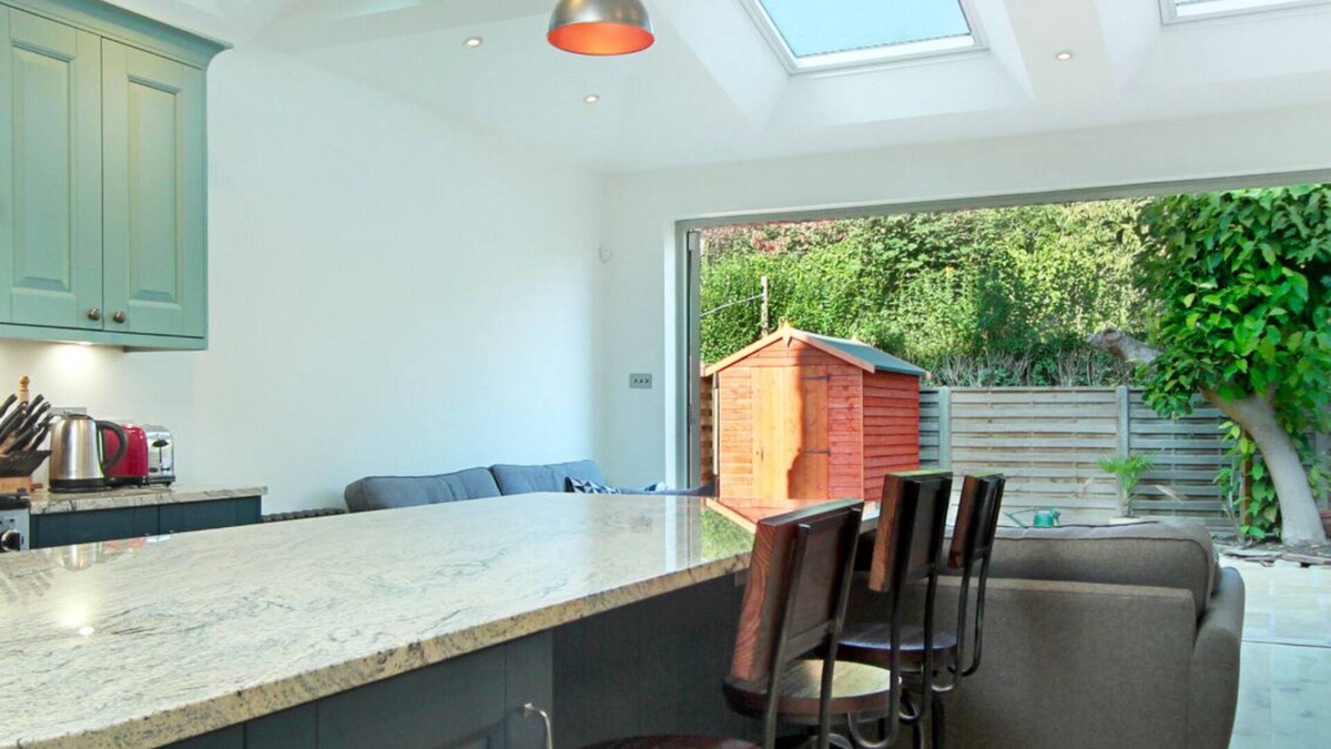 Walpole House | Large Victorian house, surrounded by parks, cafes, shops & accessible transport