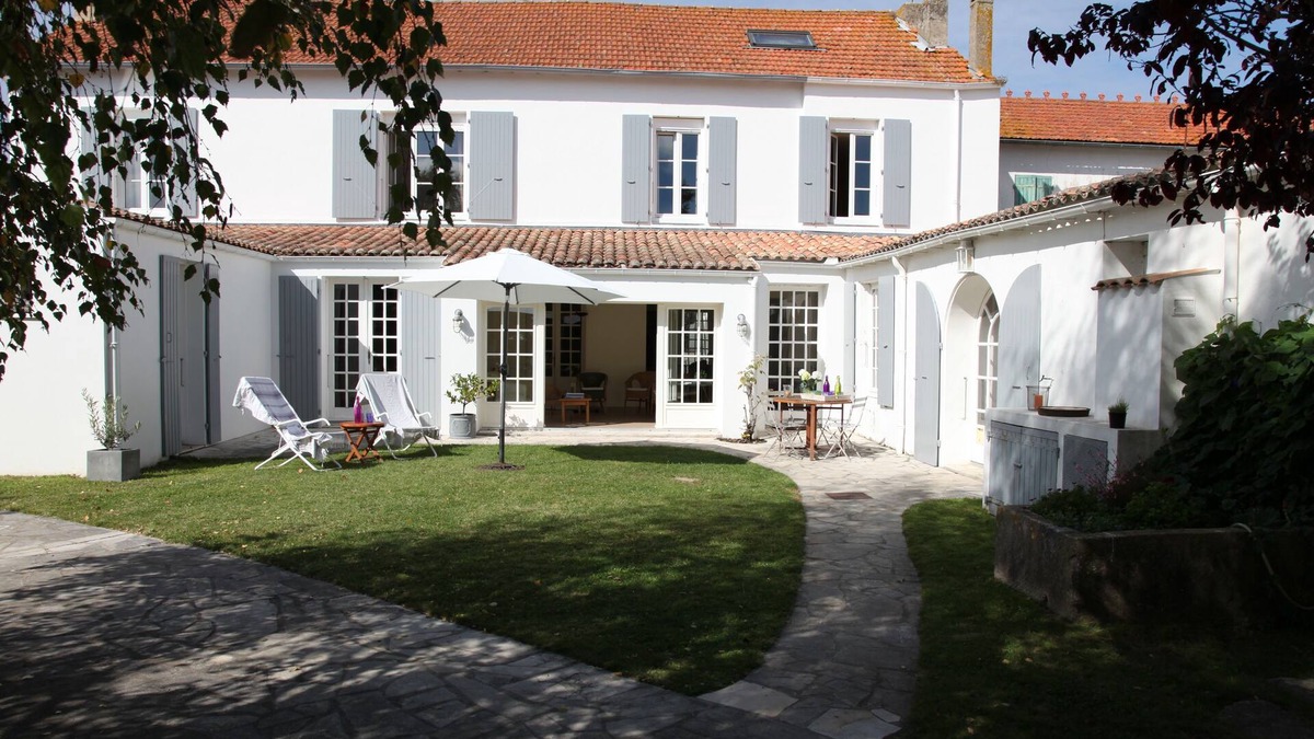 Saint-Denis-d'Oleron House | Large village house with swimming pool, close to beaches and shops