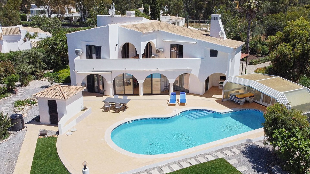 Penina Villa | Large villa and private heated (optional) swimming pool. Beautiful surrounding.