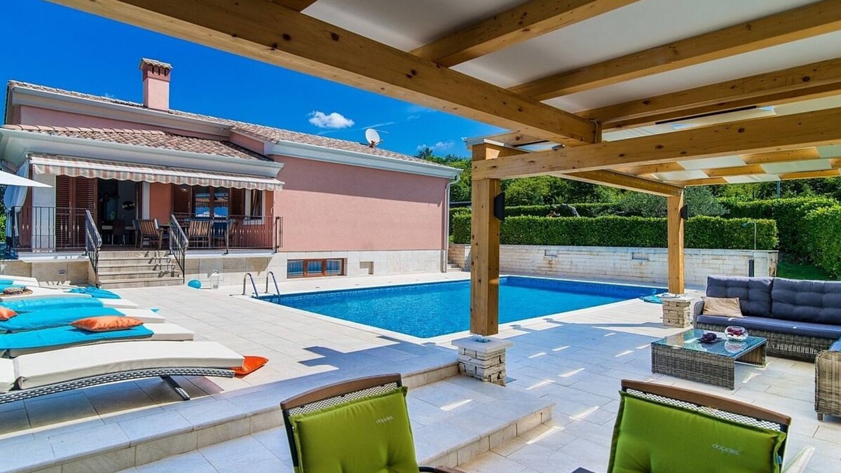 Matohanci Villa | Large Villa, Private Pool, Ideally located just 15 minutes from the Picturesque Resort of Rovinj!