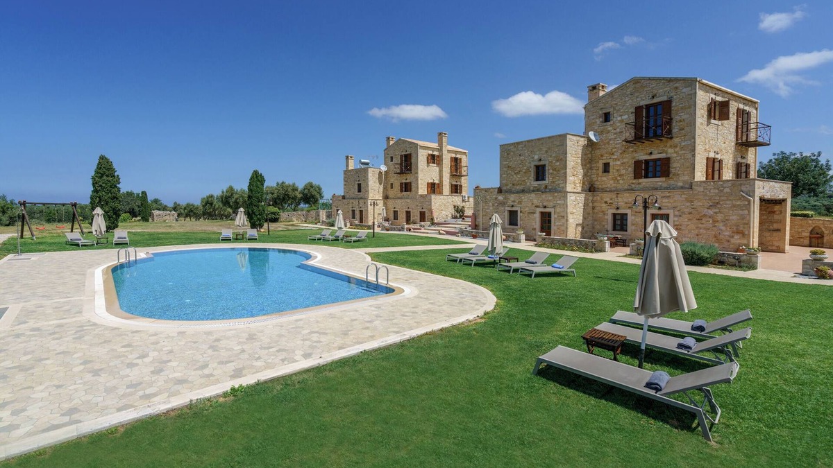 Pikris Villa | Large Villa w/Private Pool, Ideal 4 Weddings, BBQ, Children Games, 3 acres land