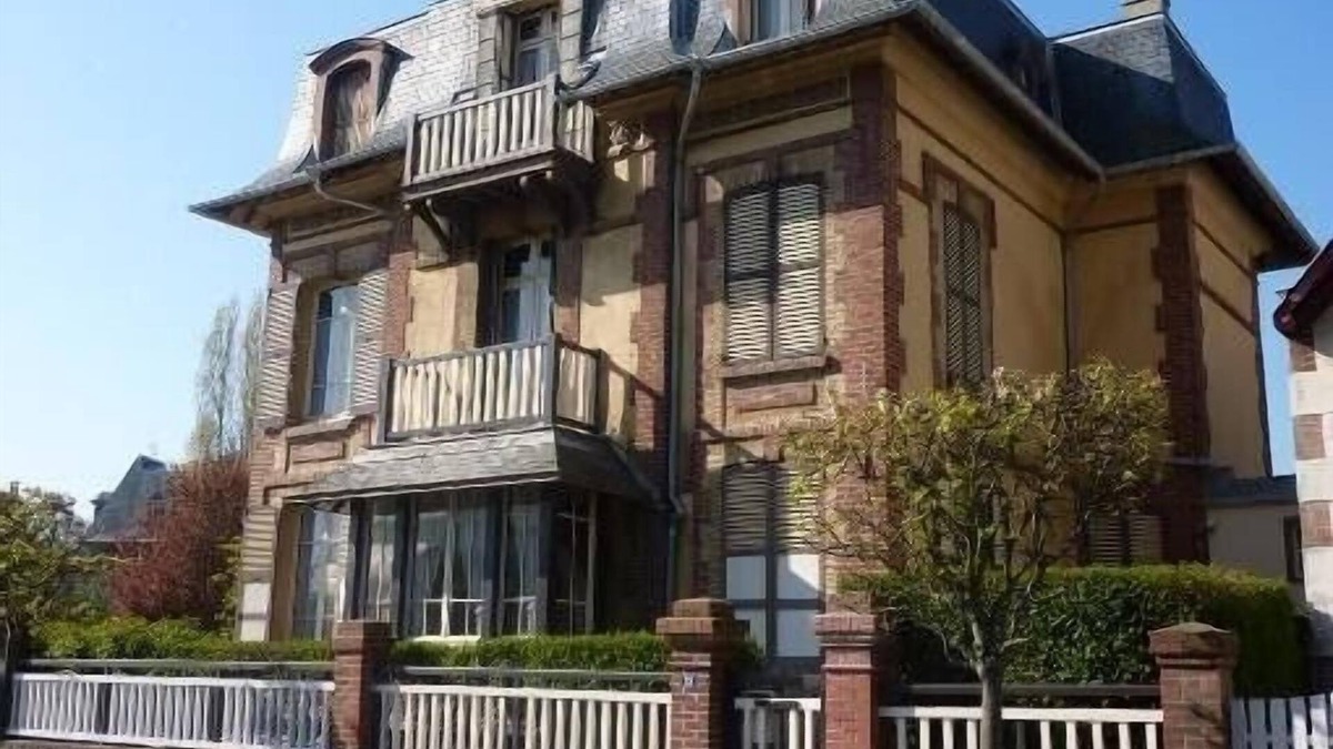 Houlgate Villa | Large villa with garden in Houlgate, sea 2 hours from Paris