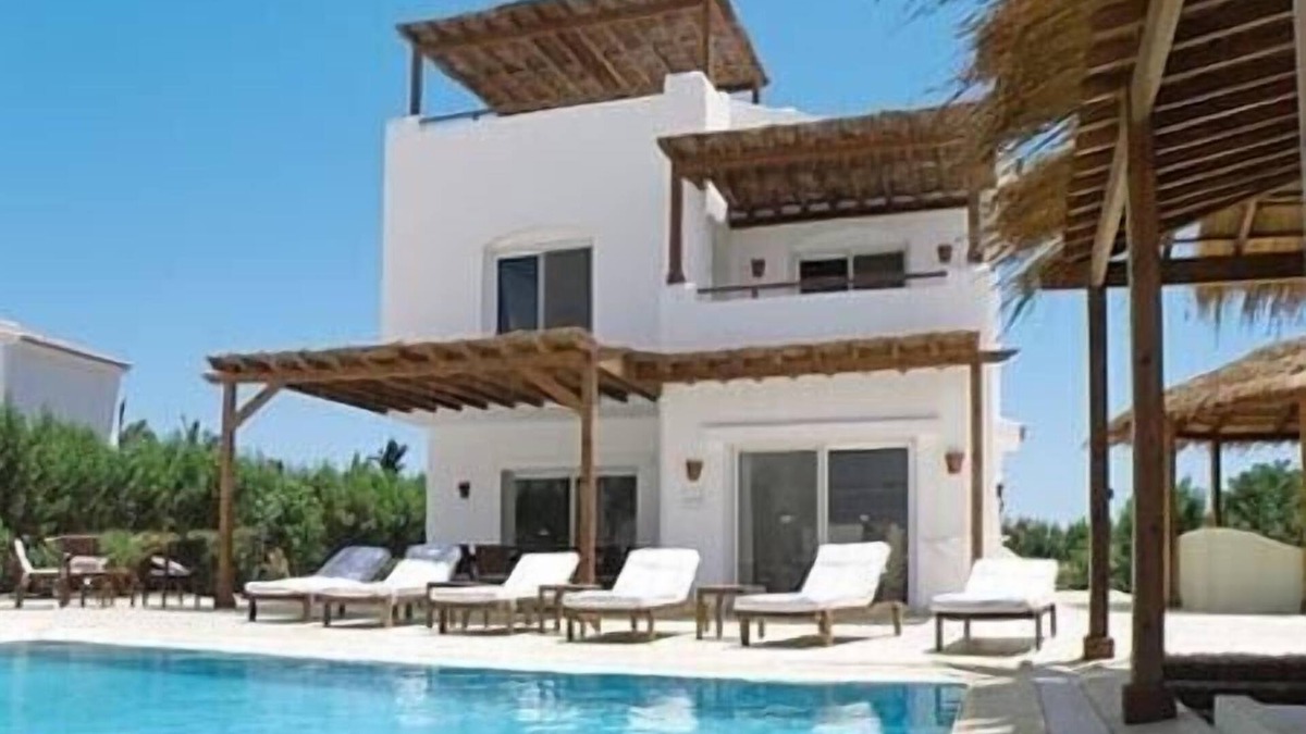 El Gouna Villa | Large villa with heated pool directly on the lagoon beach with private jetty