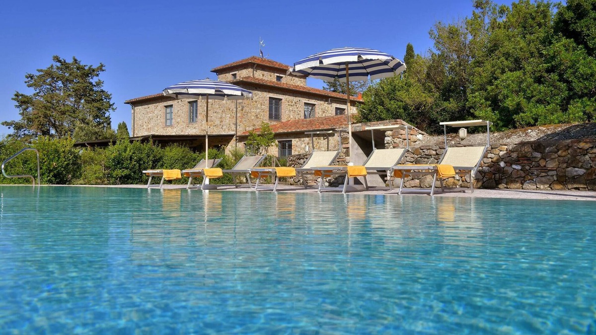 Bibbona Villa | Large villa with heated pool, A/C, Wi-Fi, BBQ, al fresco dining, sleep 22