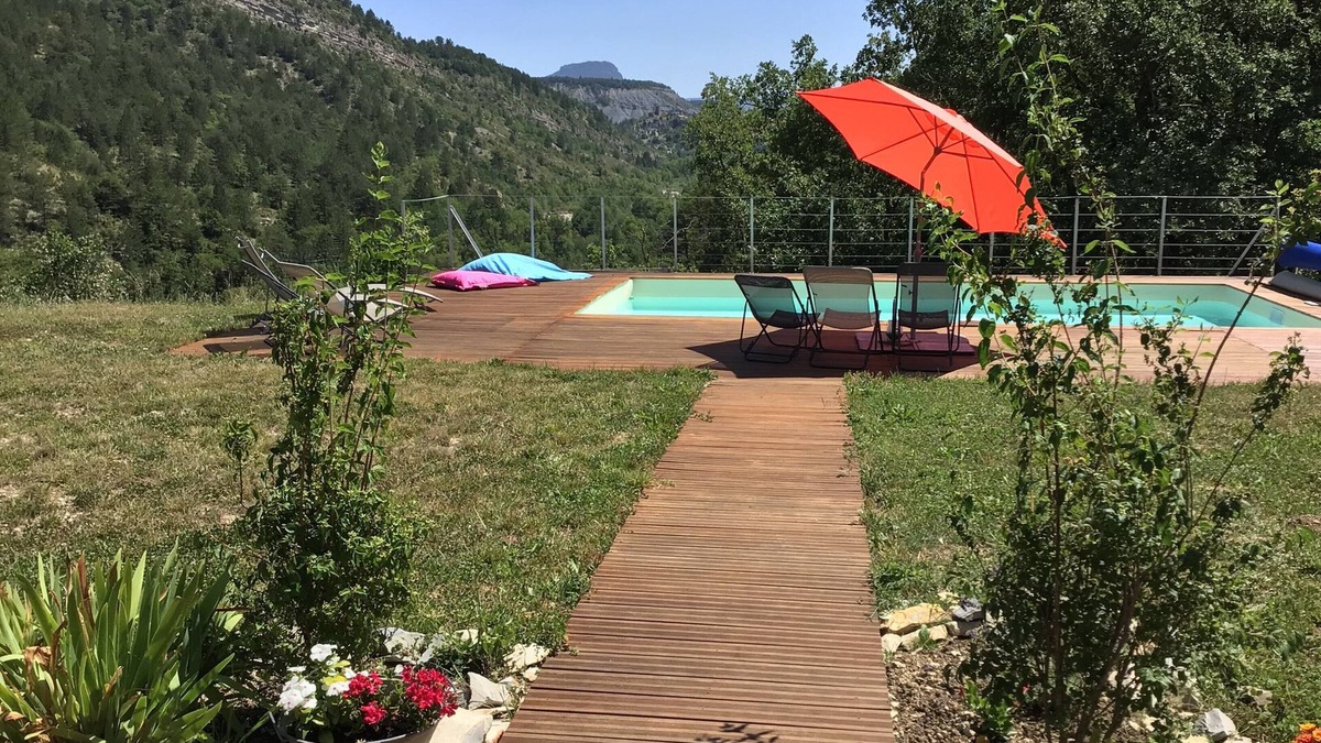 Verclause Villa | Large villa with swimming pool in a peaceful setting in the Baronnies provençales