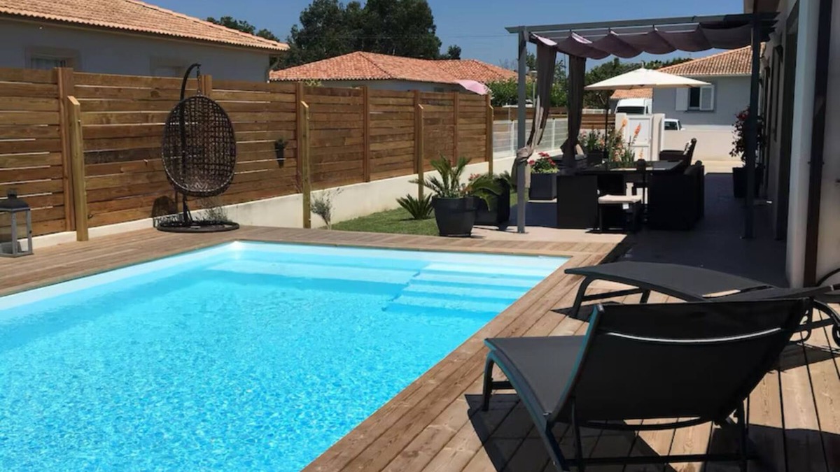 Lucciana Villa | Large villa with swimming pool. PMR