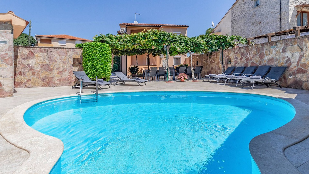 Peroj Villa | Large Villa with swimming pool near the beach and National Park Brijuni, Fazana