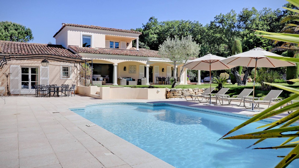 Gassin House | Large Villa with views up to the Village of Gassin. Close to St Tropez.