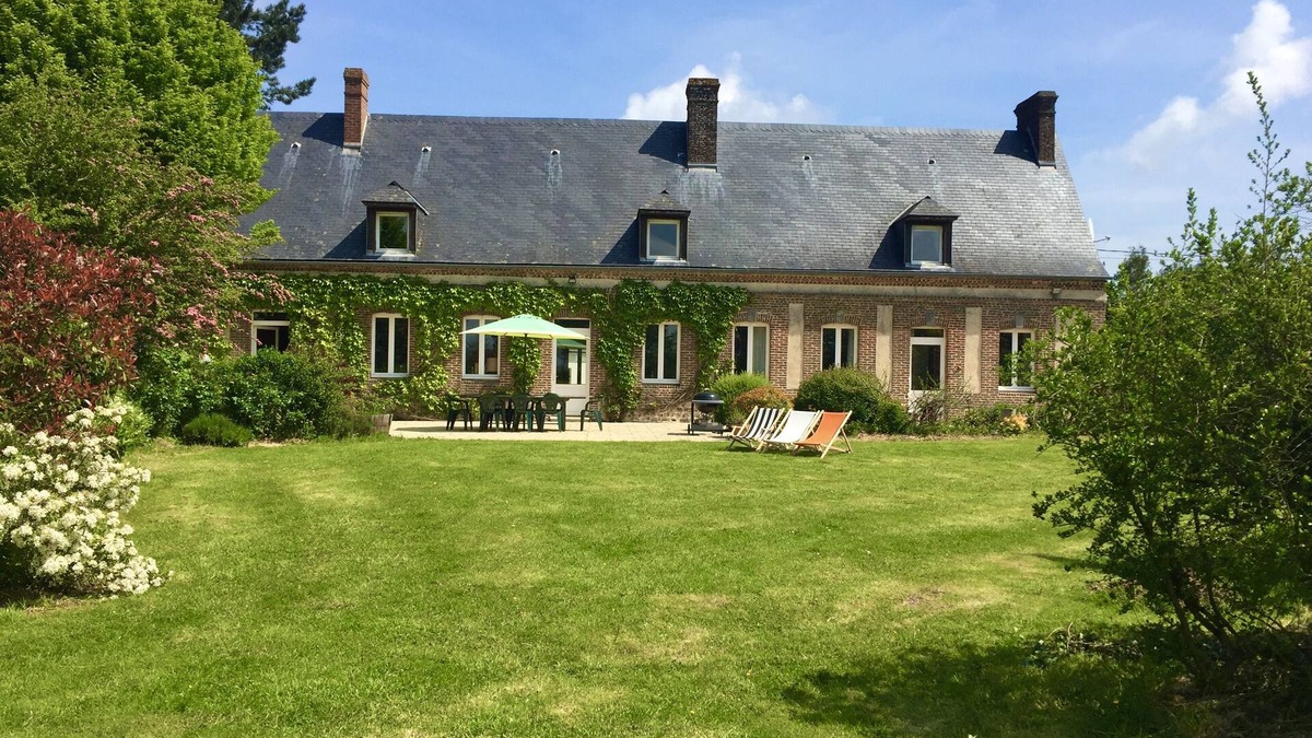 Ouainville House | Large warm longhouse, ideal for meeting with friends or family