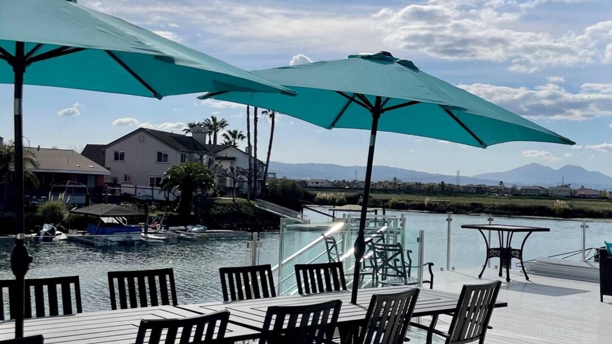 Discovery Bay House | Large water front Discovery Bay home-5 mins to fast