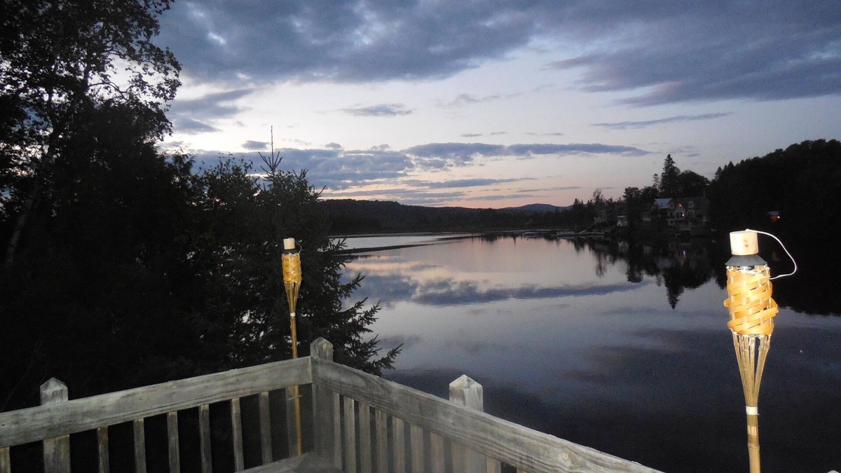 Lyndon Center Cottage | Large Water Front Child Friendly Cabin on Historic Joe Pond
