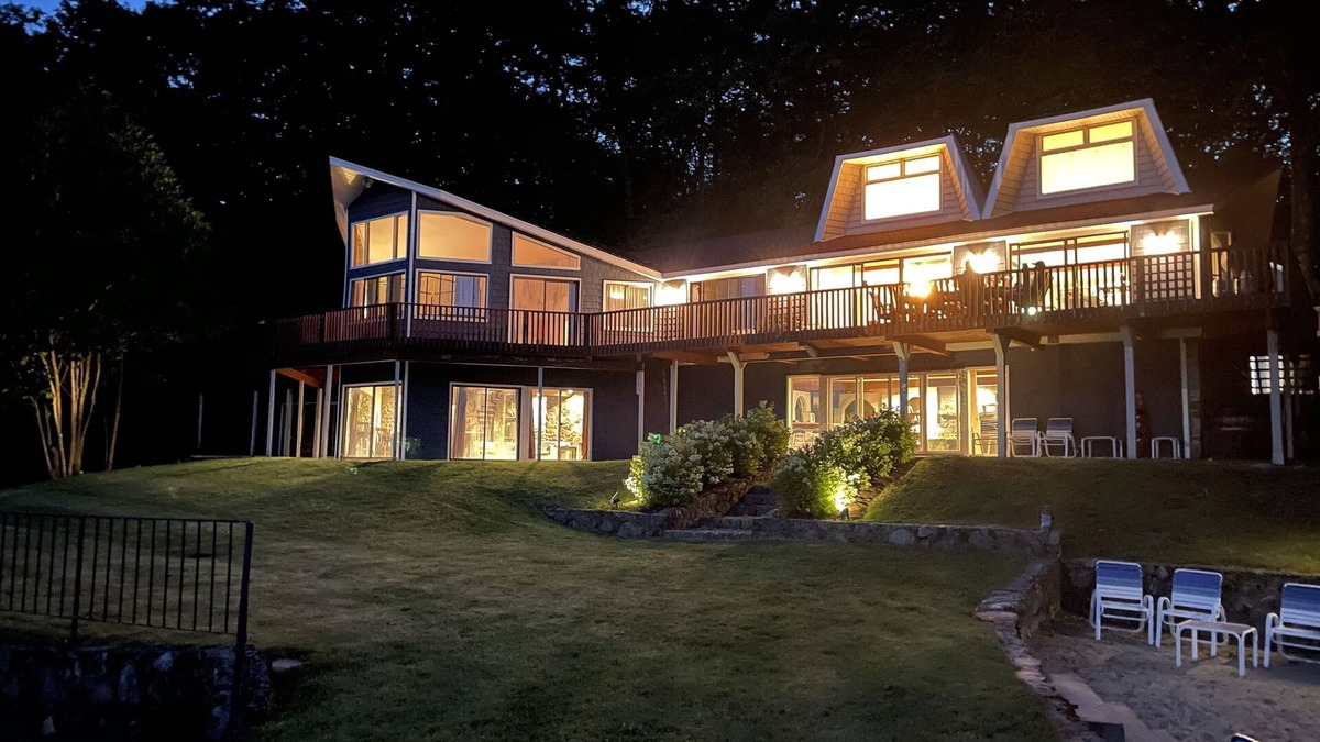 Sebago House | Large waterfront family lake house - everything for the lake!