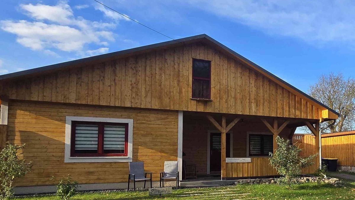 Blankenburg House | Large wooden house with sauna, in a quiet location by the bathing lake