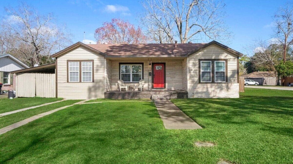 Baytown House | Large Yard w/BBQ Pit | Charming 3BR Baytown Home