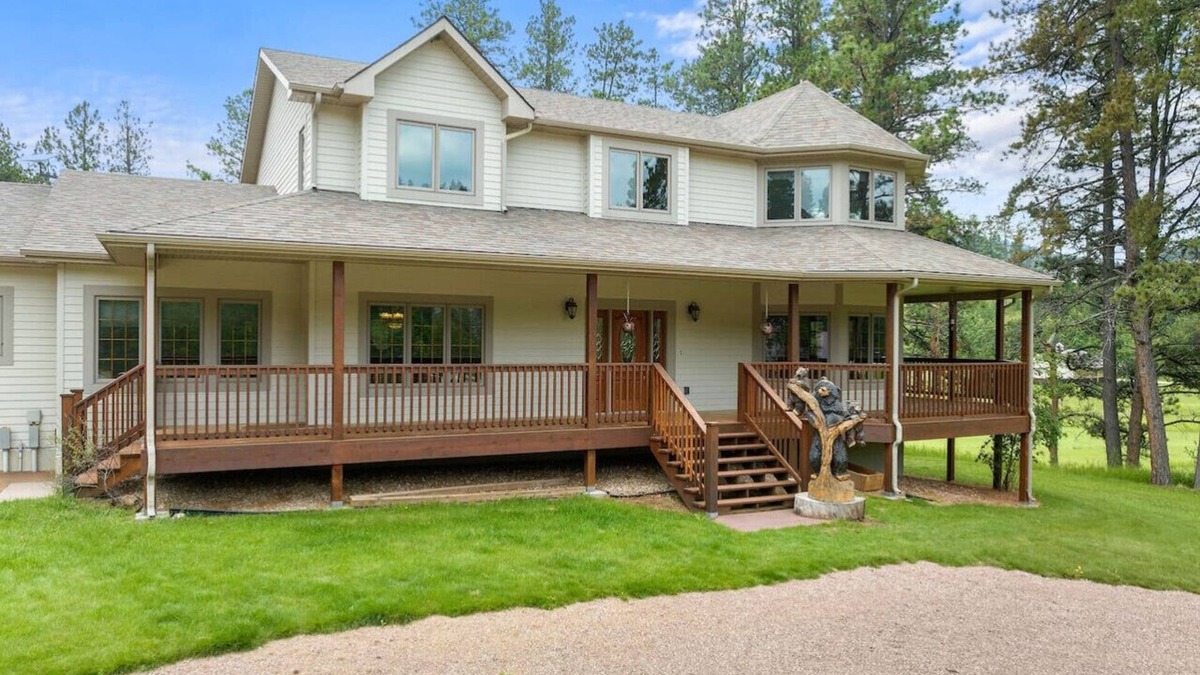 Hill City Cabin | Largest Hill City Cabin-Sleeps 20 with Hot Tub
