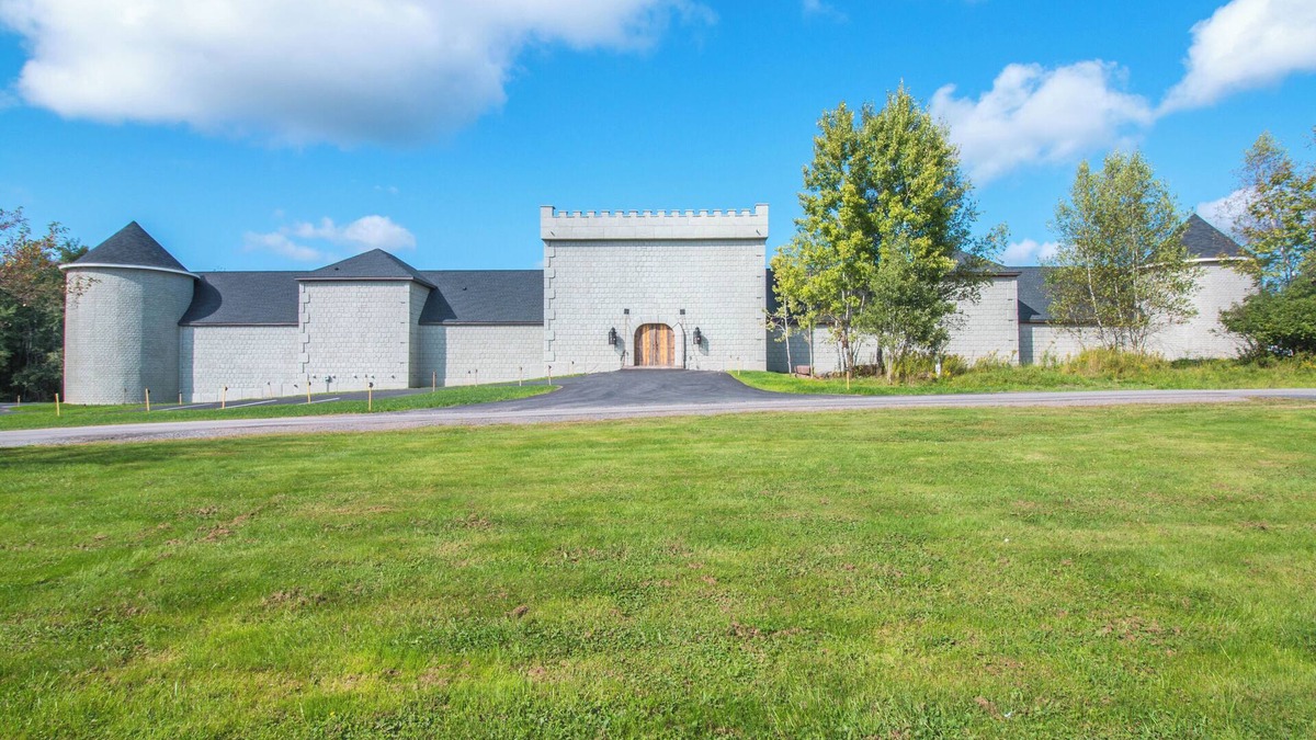 Beach Lake Other | Largest VRBO in the world! 18 bedrooms, 26 bathrooms, 3 pools, sleeps 44+