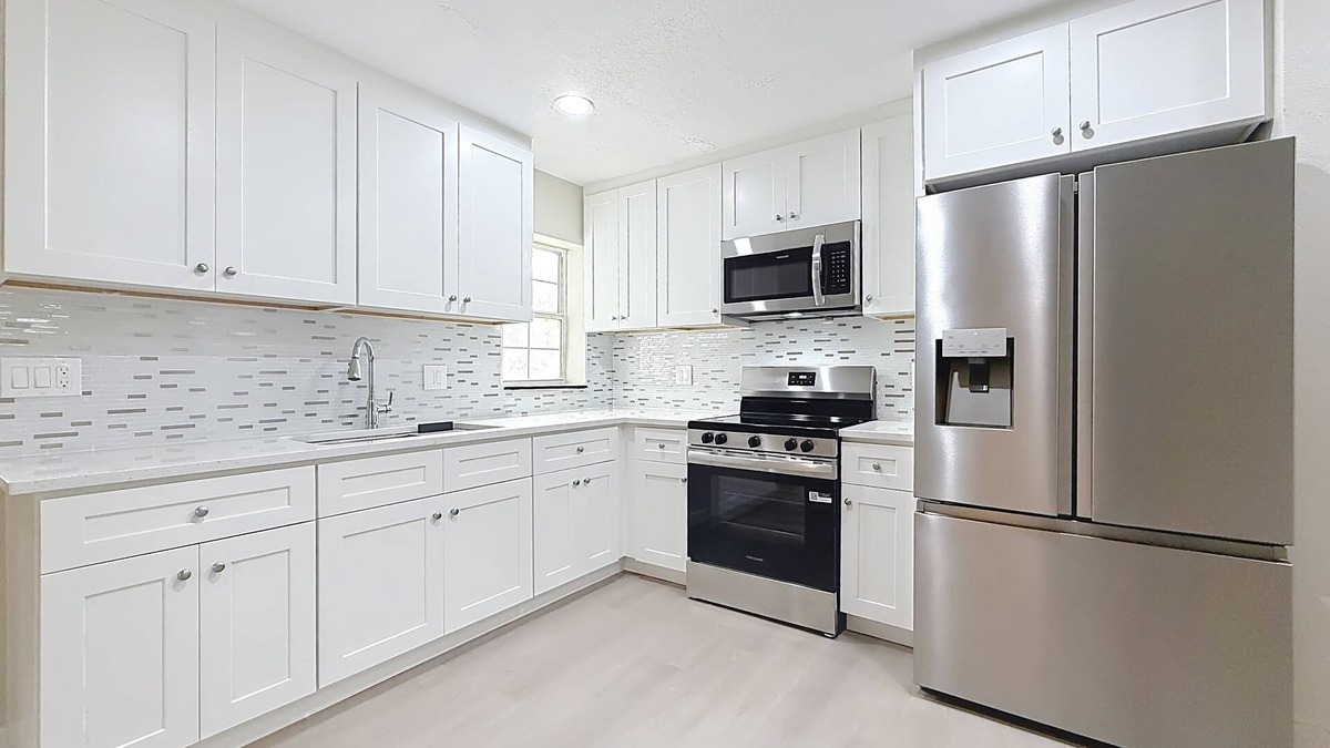 Largo House | Largo 7BR 4BA Sunny Shores Getaway