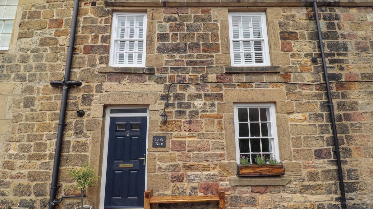 Lesbury House | LARK RISE, family friendly, country holiday cottage in Alnmouth
