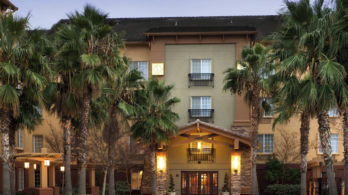 East Lake Hills Hotel | Larkspur Landing Extended Stay Suites Bellevue