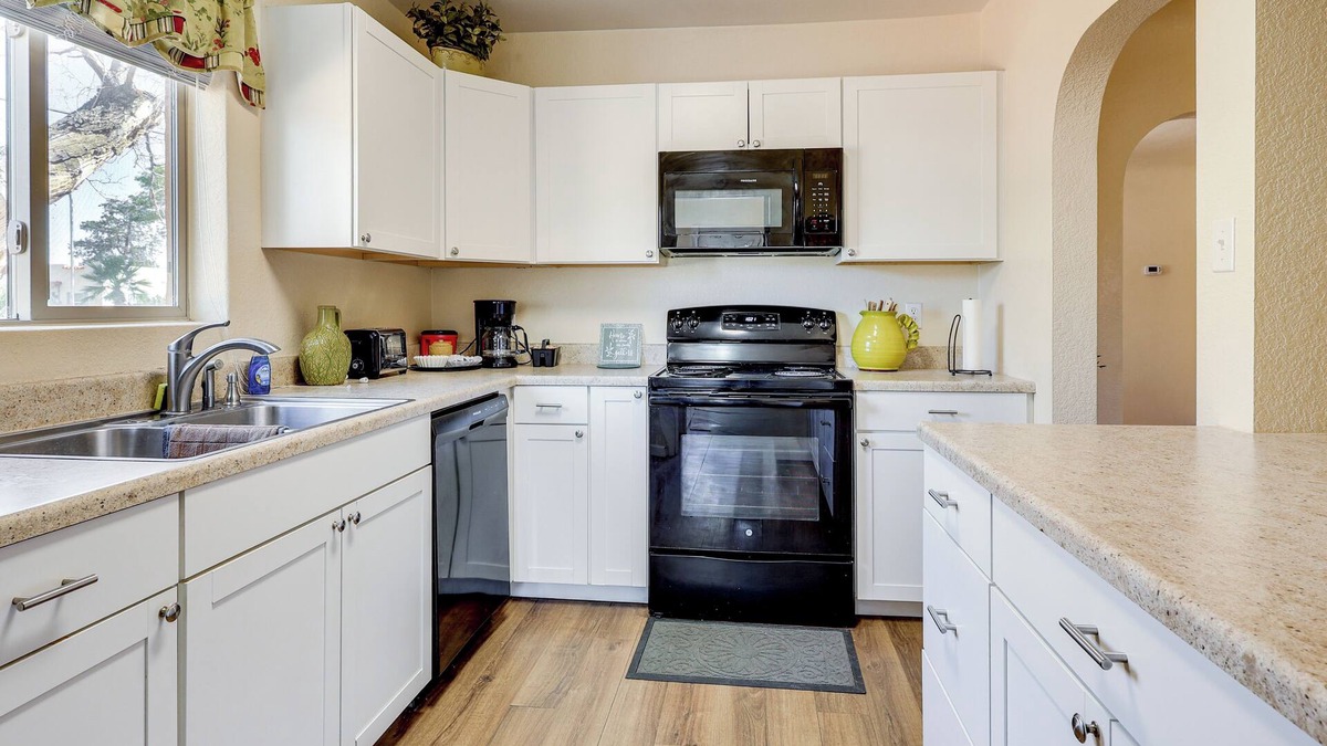 Las Cruces Cottage | Las Cruces Home w/Fenced Yard: Recently Remodeled