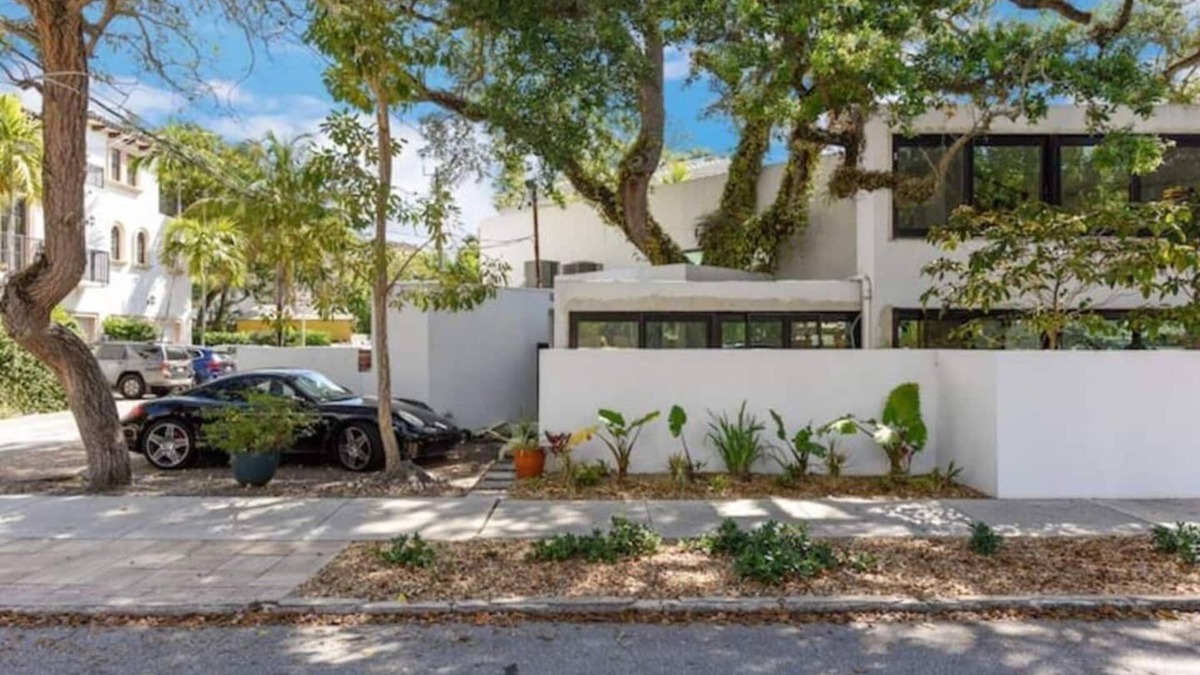 Colee Hammock Apartment | Las Olas Hammocks Unit 2 By PMI