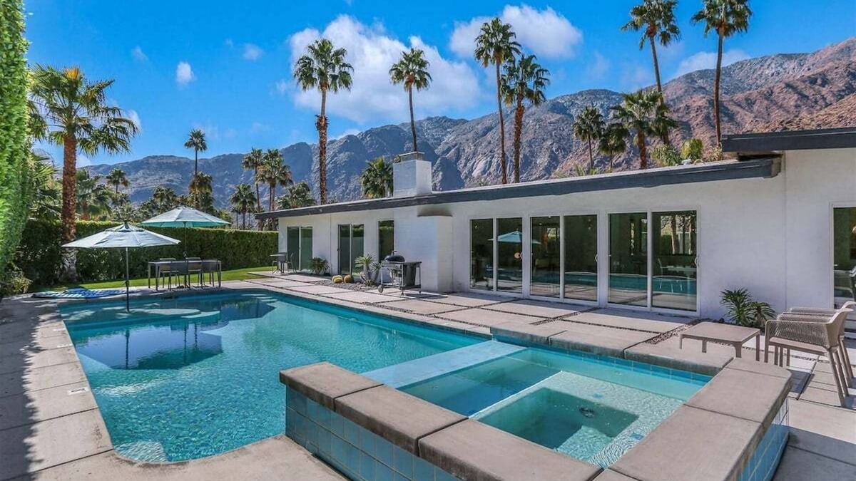 Palm Springs House | Las Palmas Alexander – 1962 Alexander Home with Saltwater Pool, Spa, Fire Pit & Mountain Views