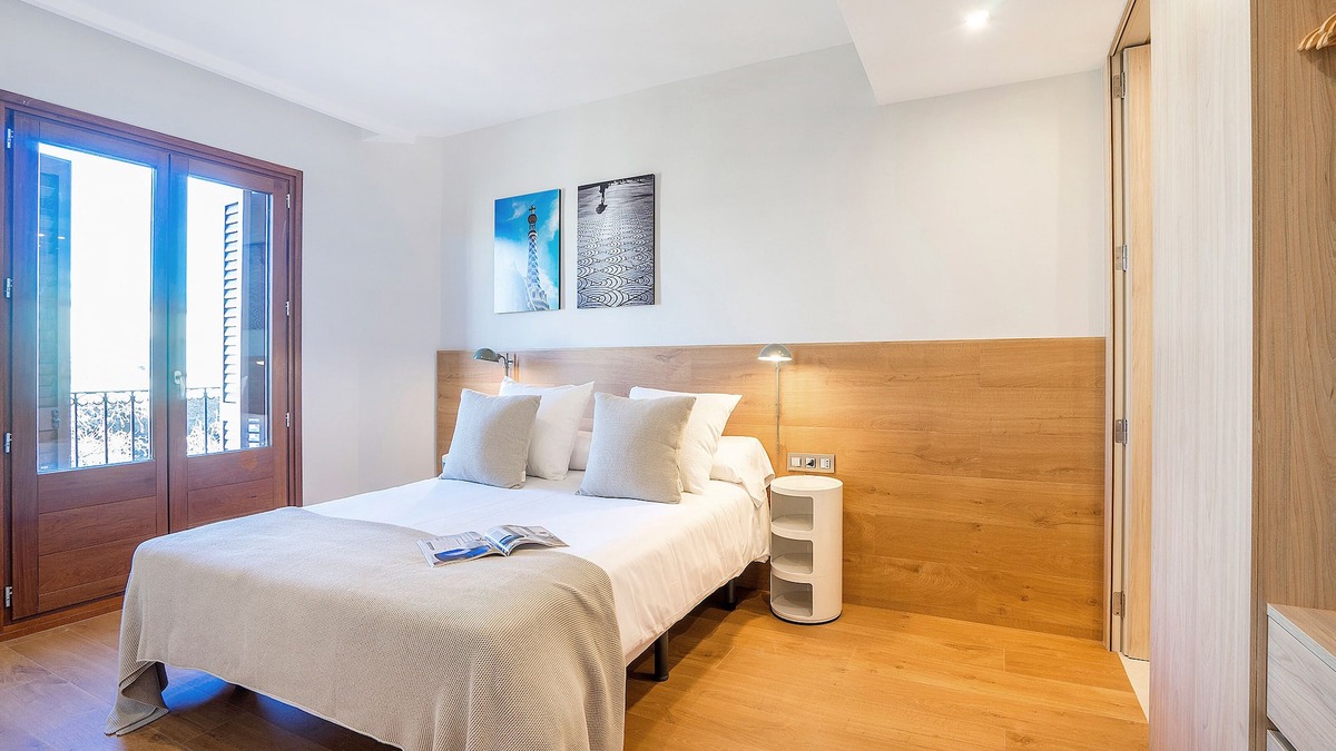 Gothic Quarter Apartment | Las Ramblas Boqueria Market! Unbeatable location!